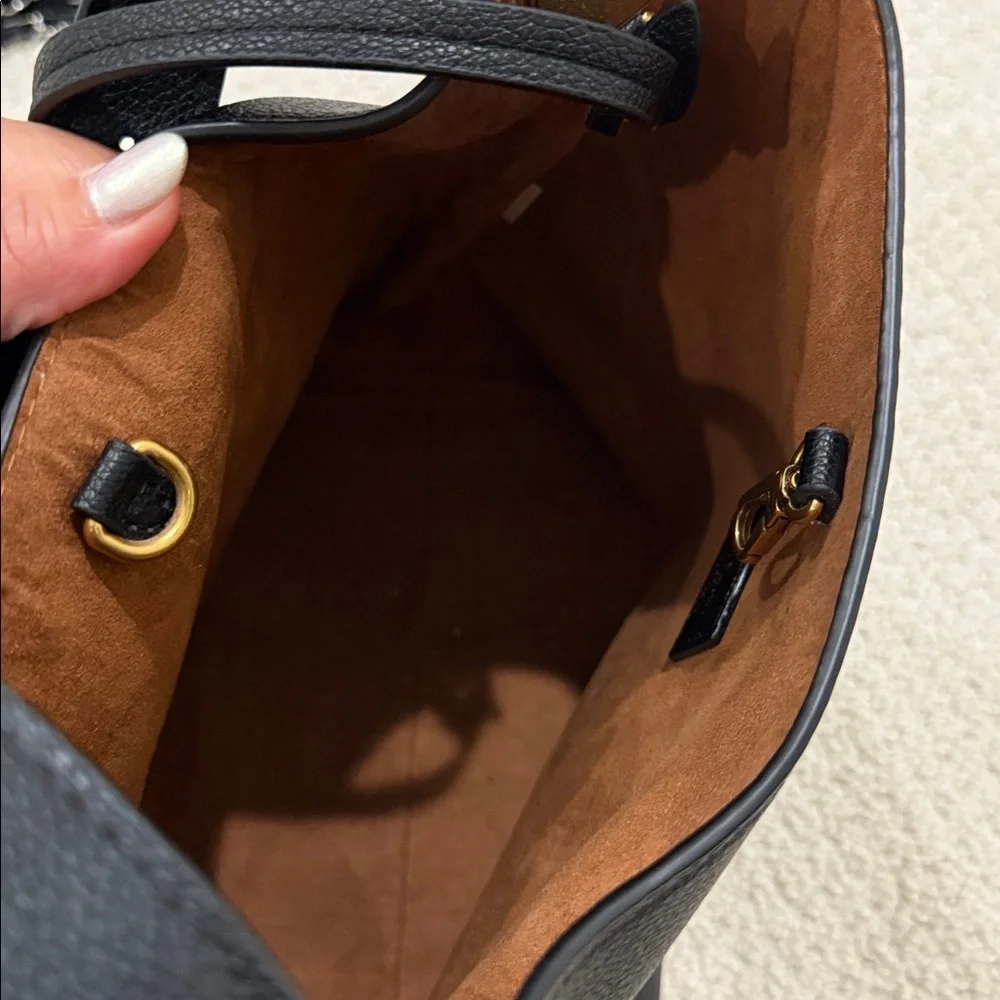 Black low key hobo LV - Picture 9 of 16